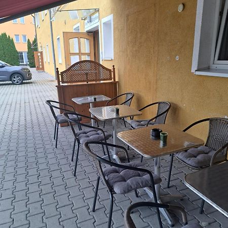 Hotel A8 Lukas Bei Blue Аугсбург Екстериор снимка